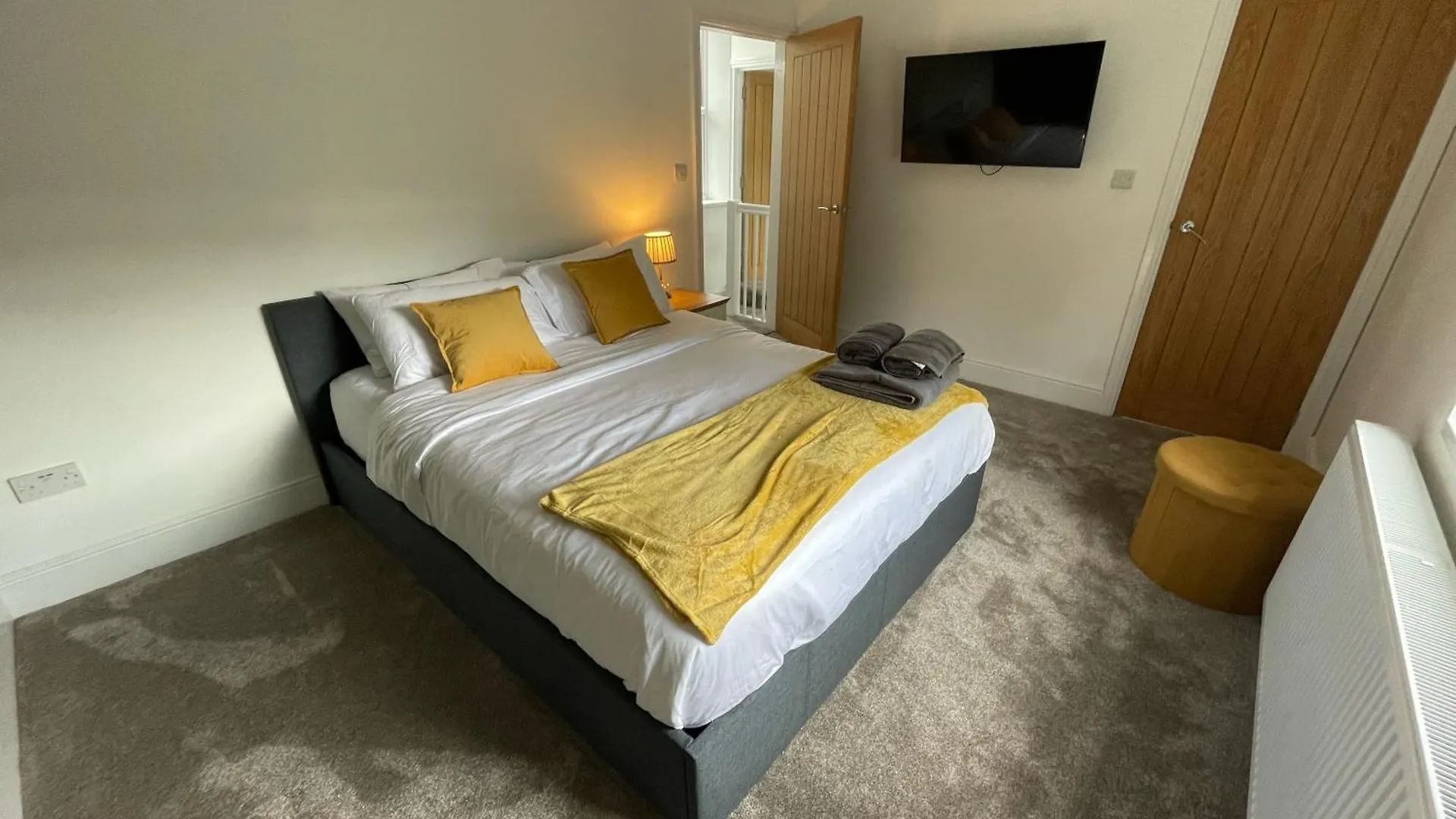 Willa Detached Luxury 6 Beds, Super Wi-Fi, Easy Parking And Hot-Tub Baildon Wielka Brytania