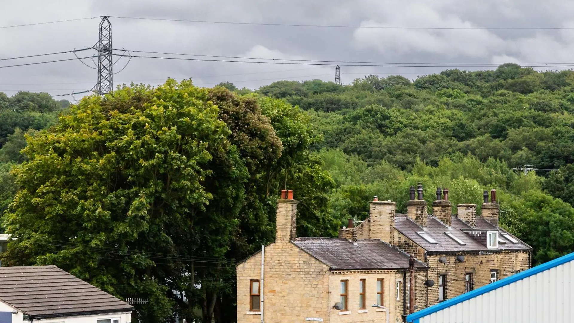 Willa Detached Luxury 6 Beds, Super Wi-Fi, Easy Parking And Hot-Tub Baildon Dom wakacyjny