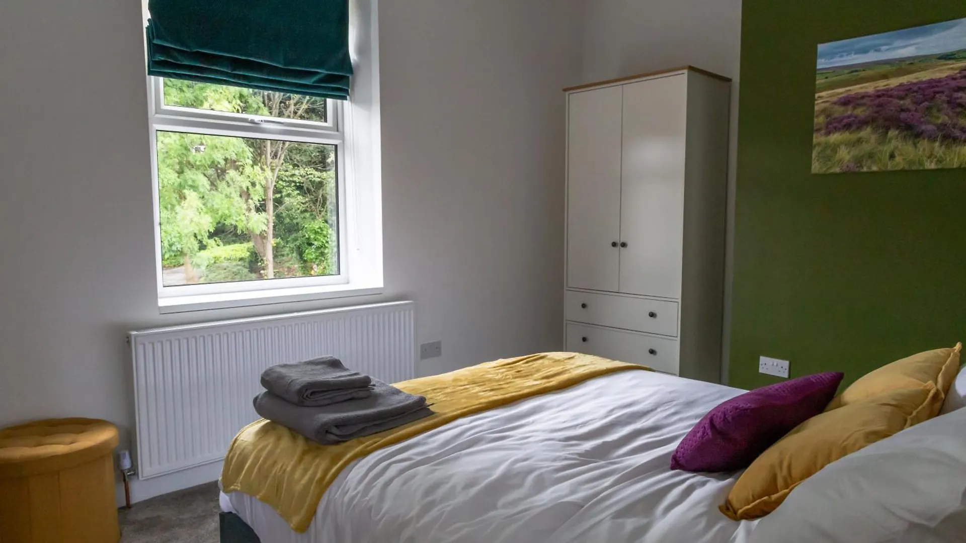 Willa Detached Luxury 6 Beds, Super Wi-Fi, Easy Parking And Hot-Tub Baildon Dom wakacyjny