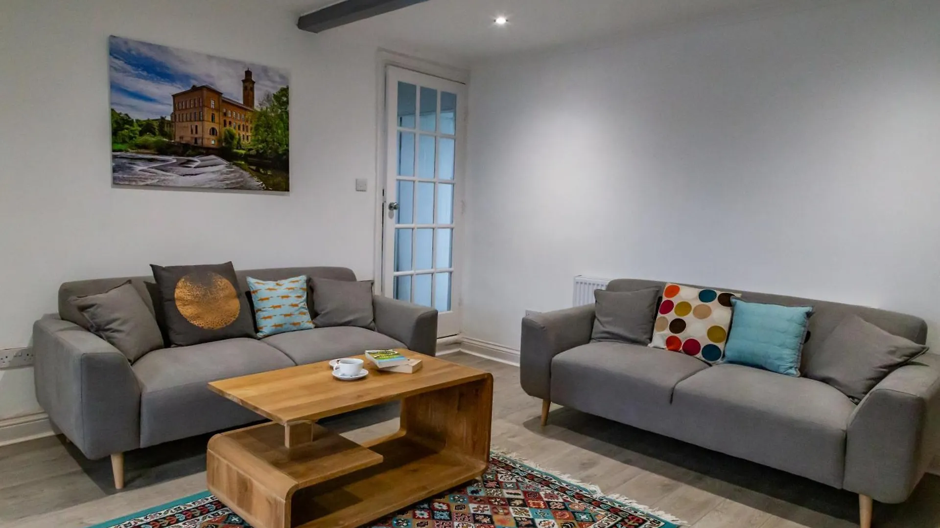 Dom wakacyjny Willa Detached Luxury 6 Beds, Super Wi-Fi, Easy Parking And Hot-Tub Baildon Wielka Brytania