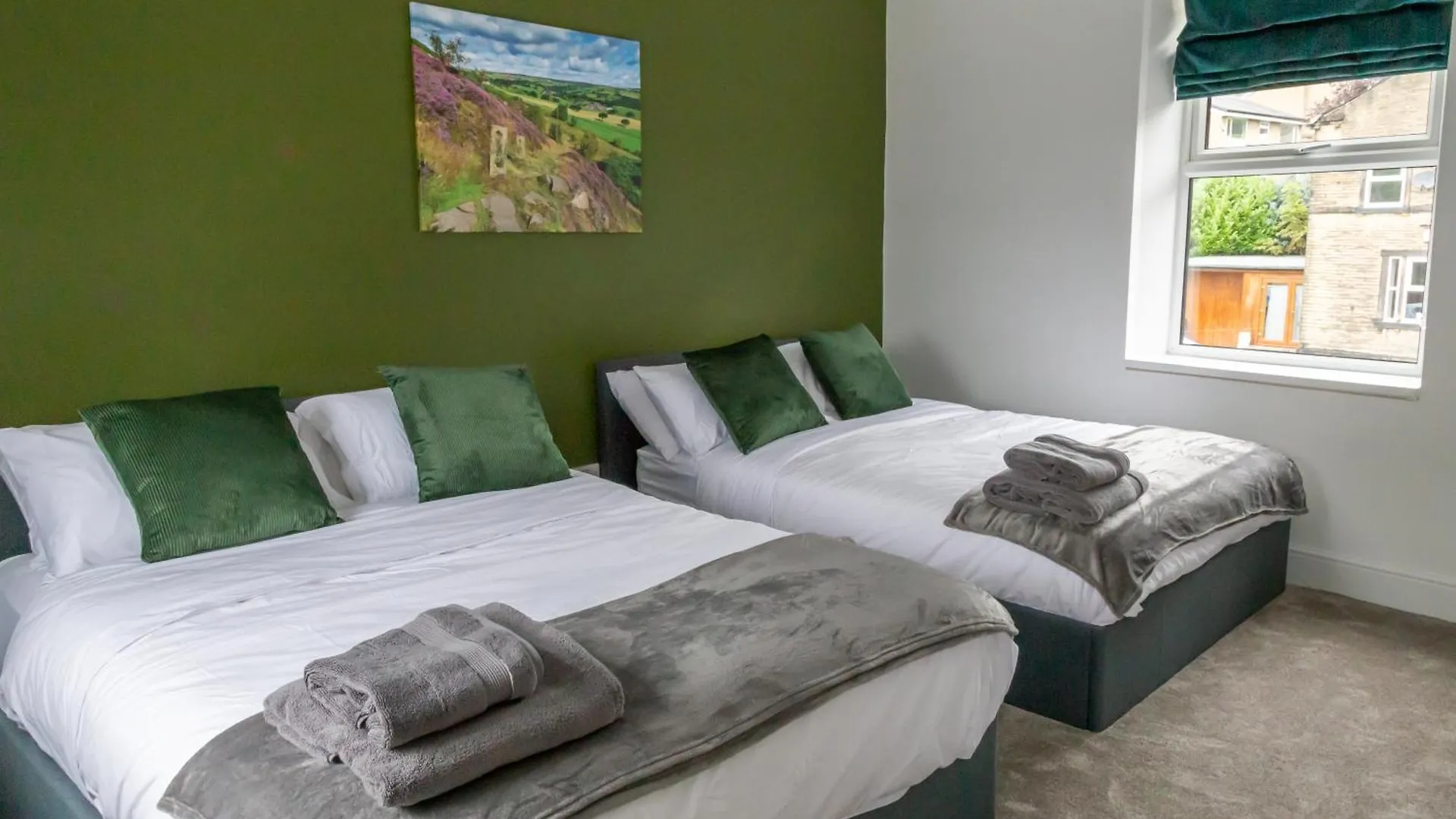 Dom wakacyjny Willa Detached Luxury 6 Beds, Super Wi-Fi, Easy Parking And Hot-Tub Baildon