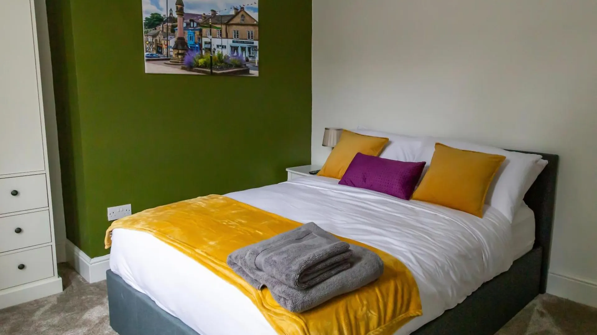 Willa Detached Luxury 6 Beds, Super Wi-Fi, Easy Parking And Hot-Tub Baildon Dom wakacyjny