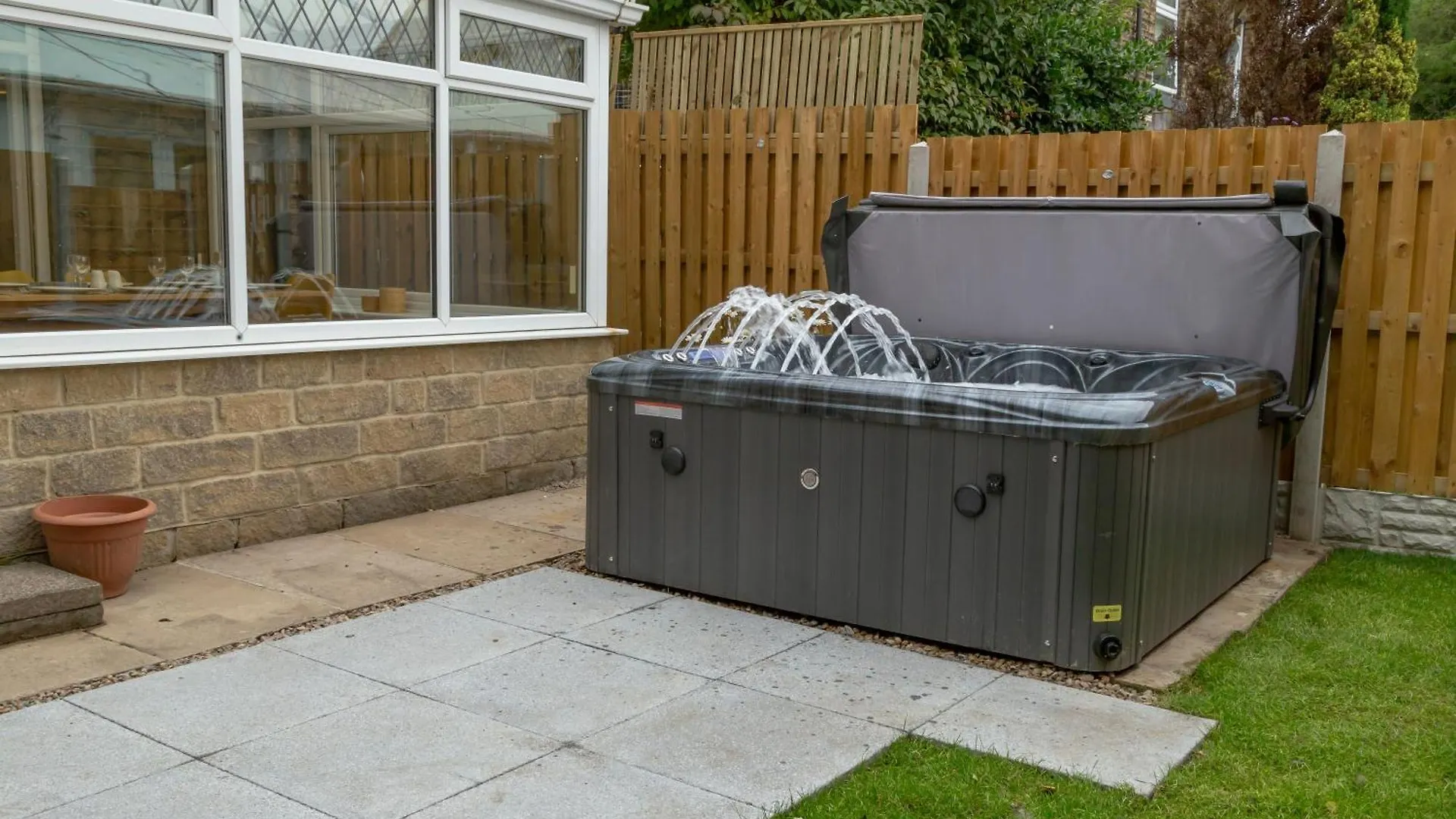 Dom wakacyjny Willa Detached Luxury 6 Beds, Super Wi-Fi, Easy Parking And Hot-Tub Baildon