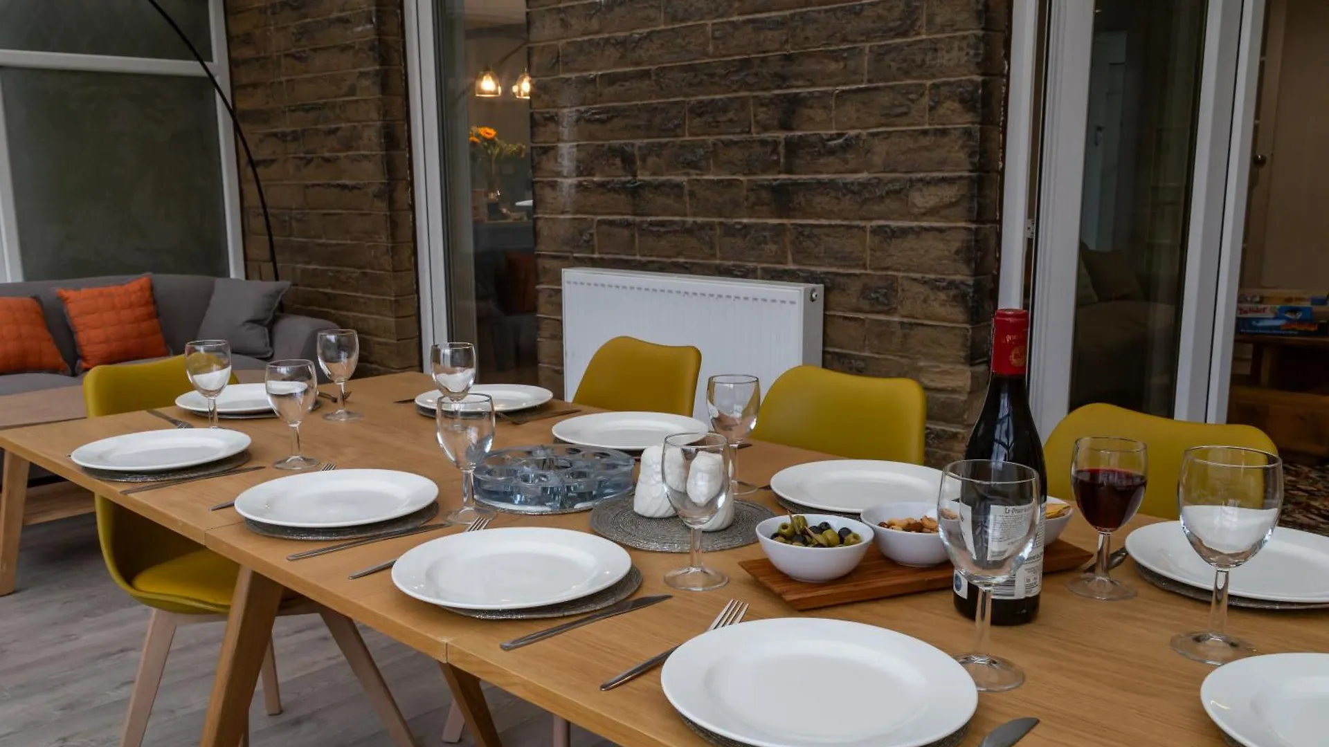 Willa Detached Luxury 6 Beds, Super Wi-Fi, Easy Parking And Hot-Tub Baildon 0*,  Wielka Brytania
